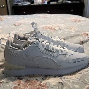 Puma All-White Retro Runner Sneakers Womens 7 kids 7